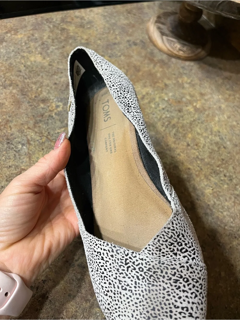 TOMS Julie White Leopard Animal Print Flats Women’s Size 8 Slip On Shoes